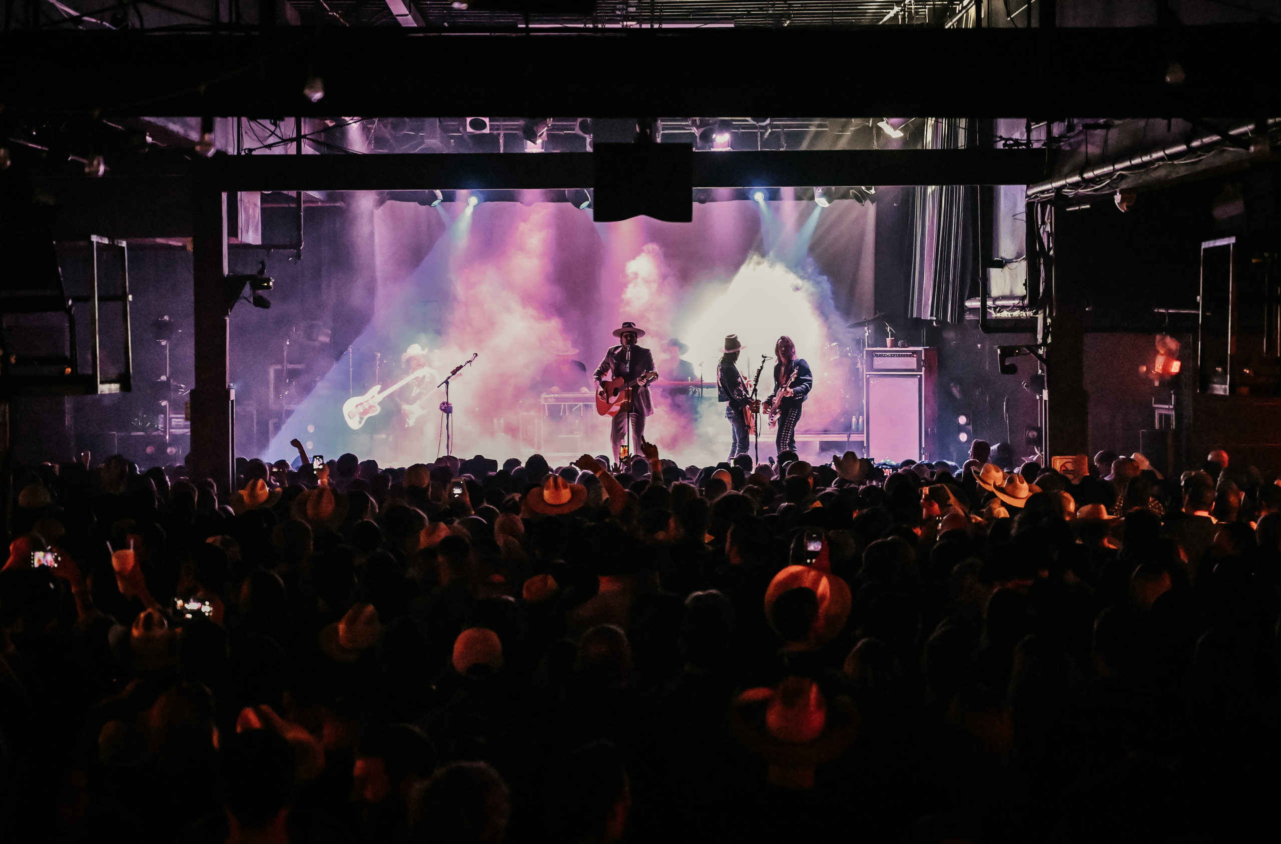 Joe Jonas' Surprise Fort Worth Stockyards Concert: Fans React Joe Jonas' Surprise Fort Worth Stockyards Concert: Fans React