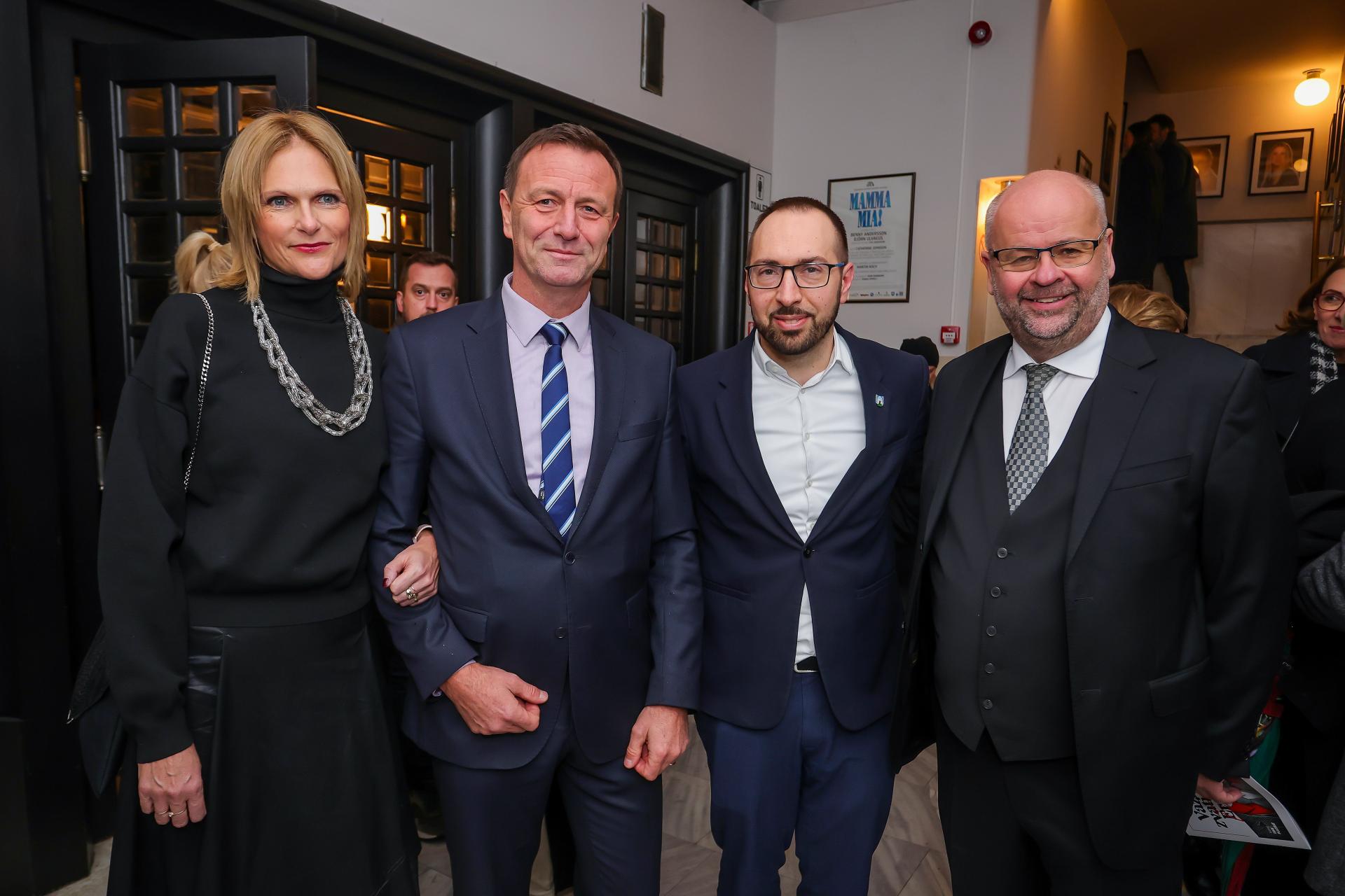 Jutarnji List: Premijera Nove Dramske Predstave - Tko Je Sve Nazočio? Jutarnji List: Premijera Nove Dramske Predstave - Tko Je Sve Nazočio?