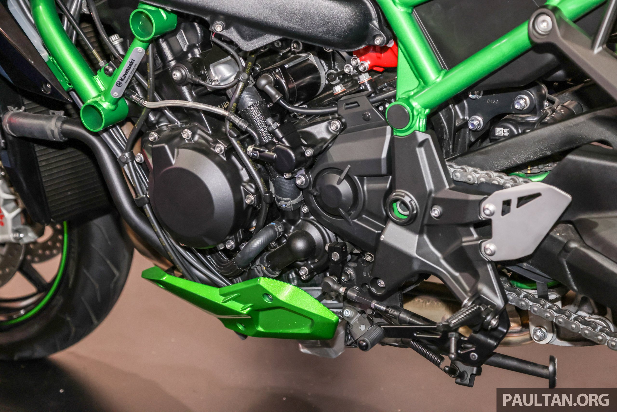 Kawasaki Z H2: Motor 197 HP Yang Tak Masuk Indonesia? Kawasaki Z H2: Motor 197 HP Yang Tak Masuk Indonesia?
