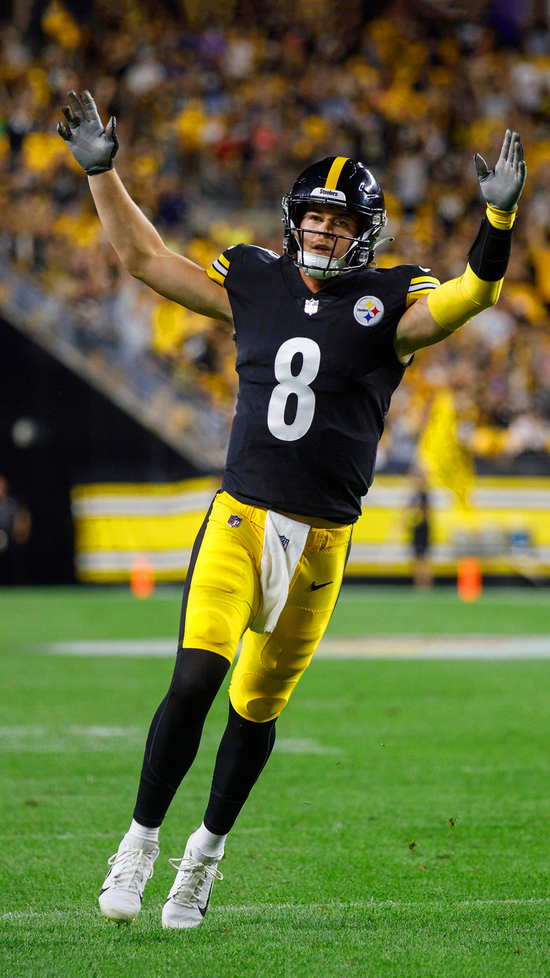 Kenny Pickett Silences Critics: Pittsburgh Homecoming Triumph Kenny Pickett Silences Critics: Pittsburgh Homecoming Triumph