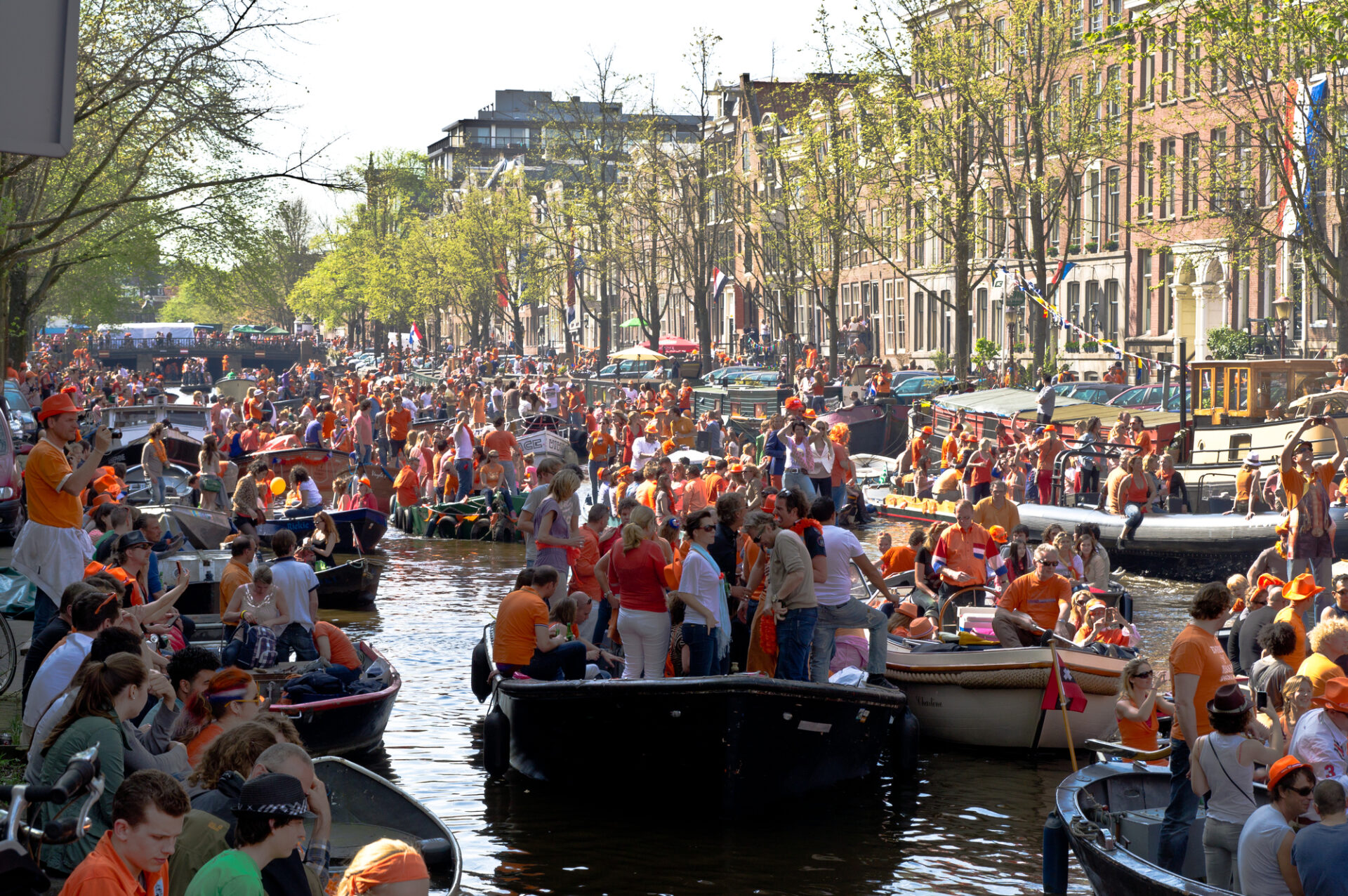 Kings Day In Amsterdam: New Mural Honors Marjolein Faber's Ribbon Gate Design Kings Day In Amsterdam: New Mural Honors Marjolein Faber's Ribbon Gate Design