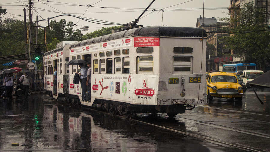 Kolkata Weather Alert: MeT Department Predicts Thunderstorms Kolkata Weather Alert: MeT Department Predicts Thunderstorms