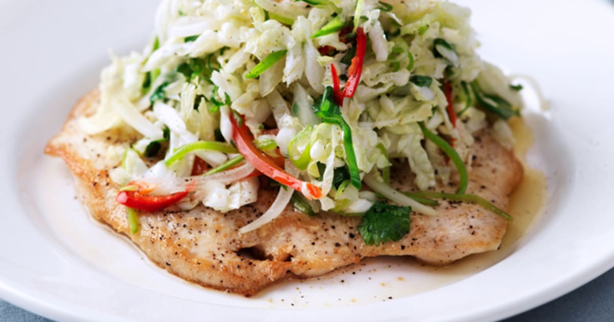 Kycklingnuggets Med Majsflingor: Krispigt Recept & Asiatisk Kålsallad Kycklingnuggets Med Majsflingor: Krispigt Recept & Asiatisk Kålsallad