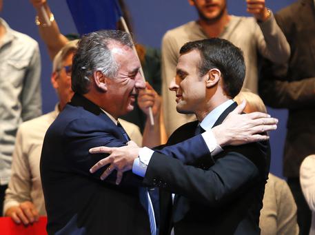 La Francia Vira A Destra: Perché Il Governo Bayrou Teme Le Pen? La Francia Vira A Destra: Perché Il Governo Bayrou Teme Le Pen?