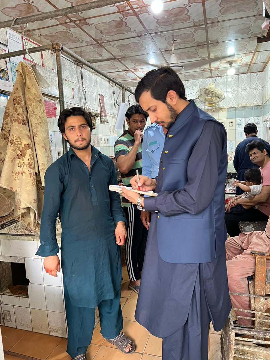 لاہور میں گوشت کی قیمتوں میں مسلسل اضافہ: چکن، مٹن اور بیف مہنگے لاہور میں گوشت کی قیمتوں میں مسلسل اضافہ: چکن، مٹن اور بیف مہنگے
