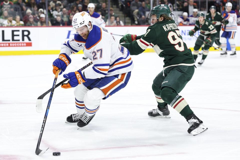 Leon Draisaitl's Injury: NHL Leading Goal Scorer Exits Oilers Game Leon Draisaitl's Injury: NHL Leading Goal Scorer Exits Oilers Game