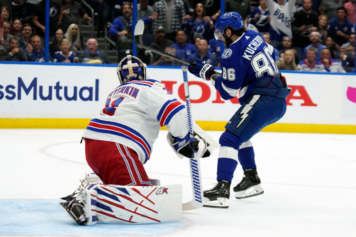 Lightning Defeat Oilers 4-1 Behind Kucherov's Strong Performance Lightning Defeat Oilers 4-1 Behind Kucherov's Strong Performance