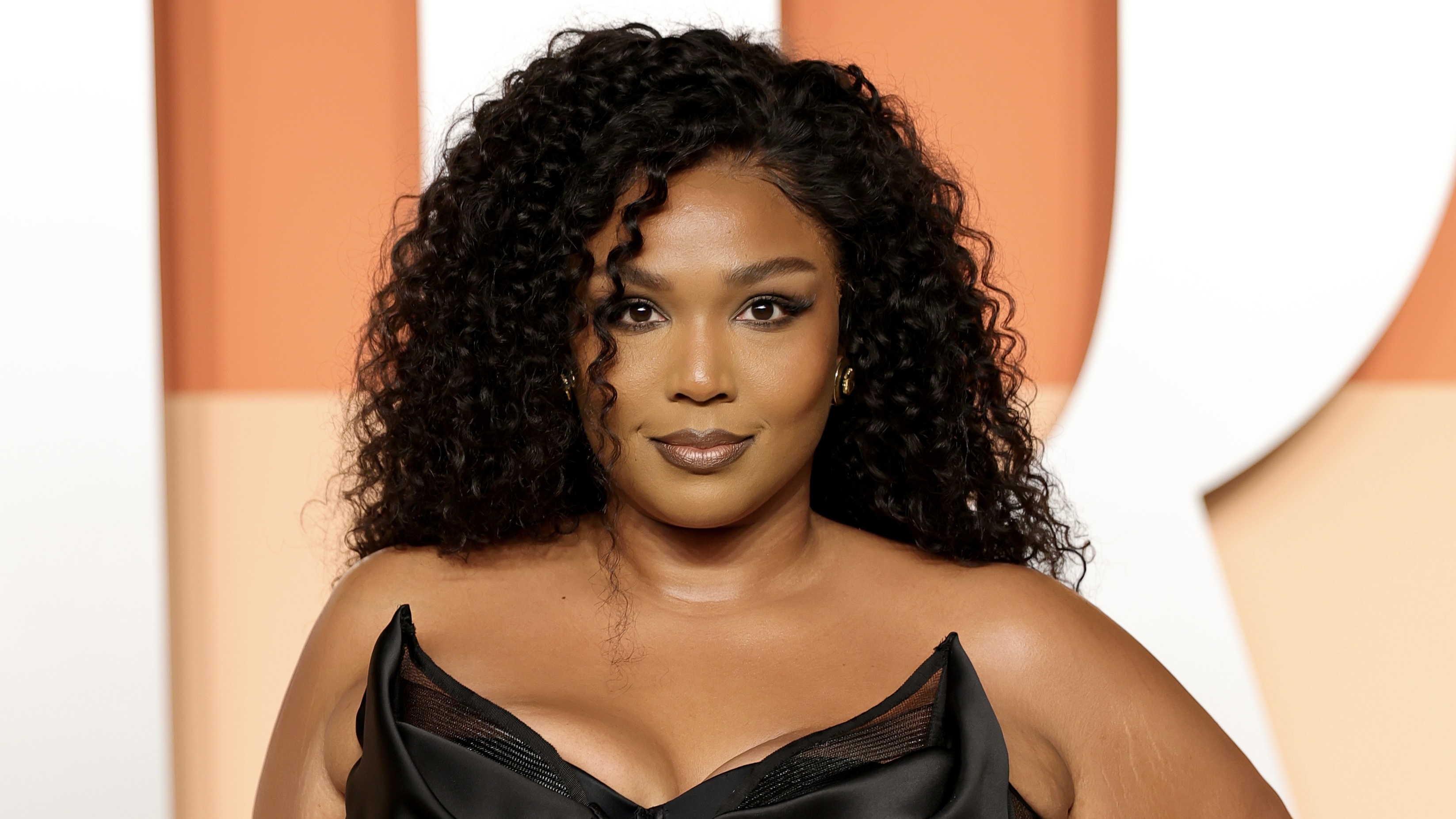 Lizzo's Stunning Oscars Appearance: A Weight Loss Transformation Lizzo's Stunning Oscars Appearance: A Weight Loss Transformation