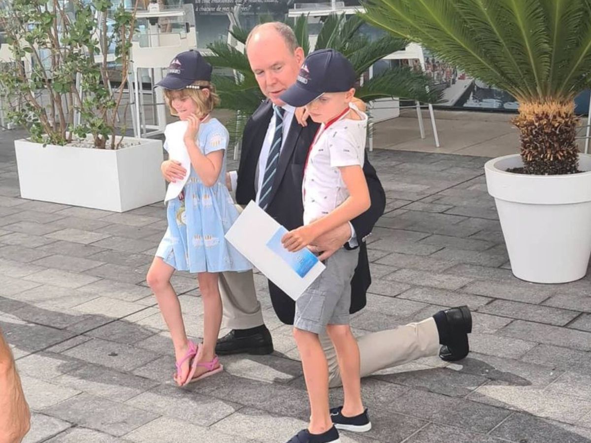 Los Hijos De Alberto De Mónaco Hacen Su Primera Comunión Los Hijos De Alberto De Mónaco Hacen Su Primera Comunión