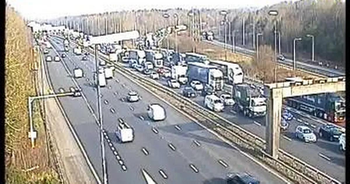 M6 Southbound Crash Causes 60-Minute Delays For Drivers M6 Southbound Crash Causes 60-Minute Delays For Drivers