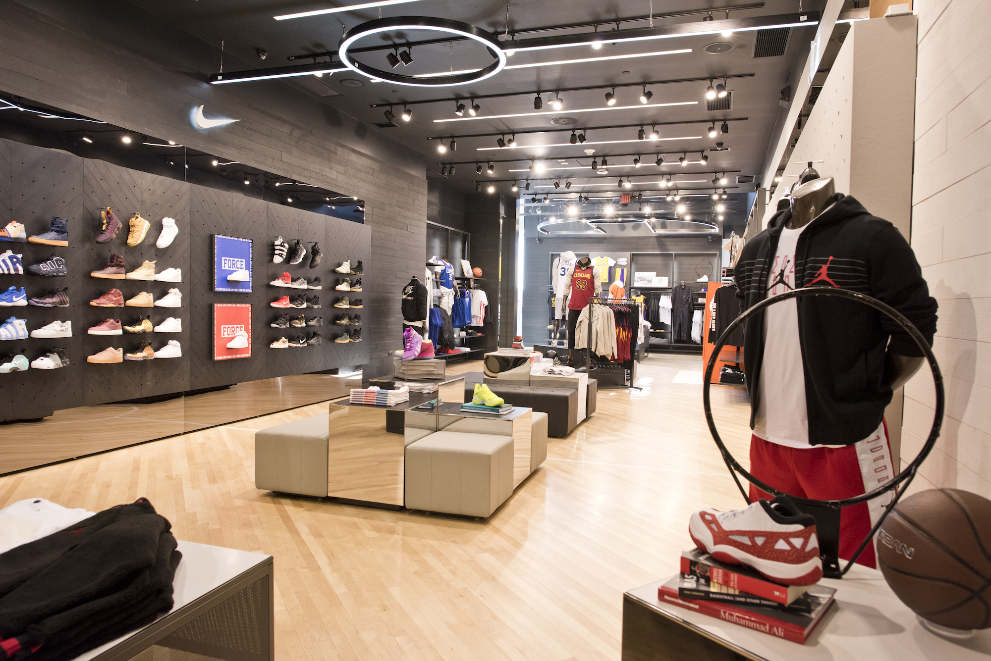 Man Dies After Argument At West Broad Street Foot Locker: Jon Burkett's Report Man Dies After Argument At West Broad Street Foot Locker: Jon Burkett's Report