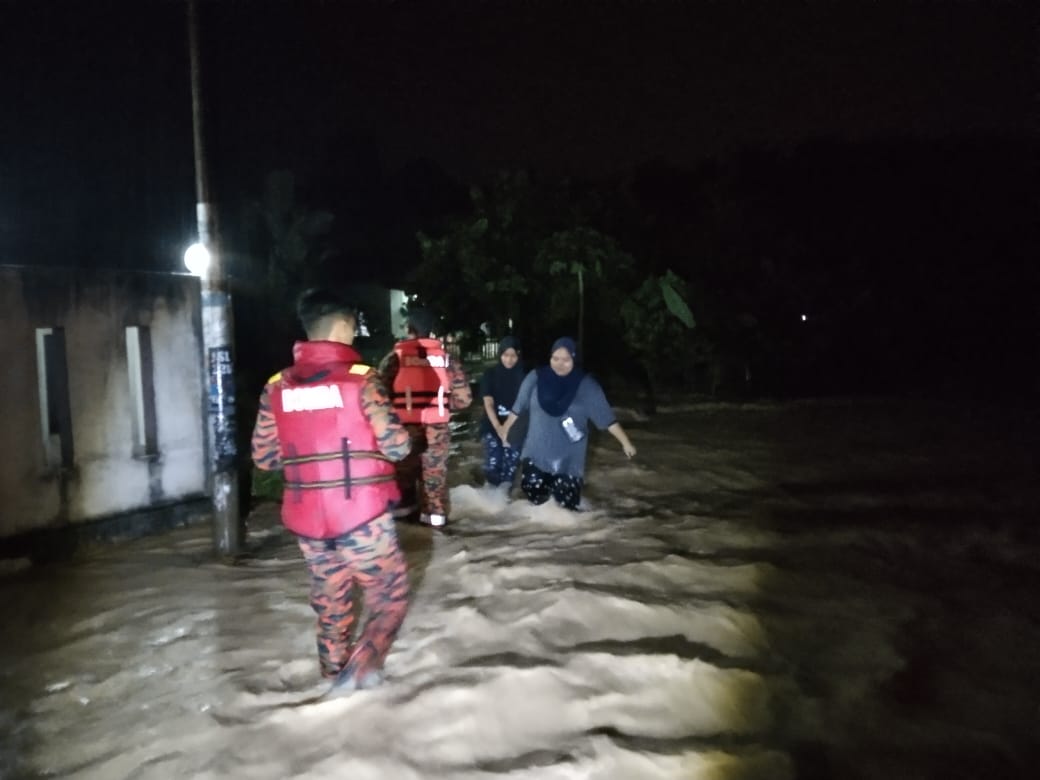 Mangsa Tragedi Putra Heights Terima Bantuan Daripada 10 ADN PAS Selangor Mangsa Tragedi Putra Heights Terima Bantuan Daripada 10 ADN PAS Selangor