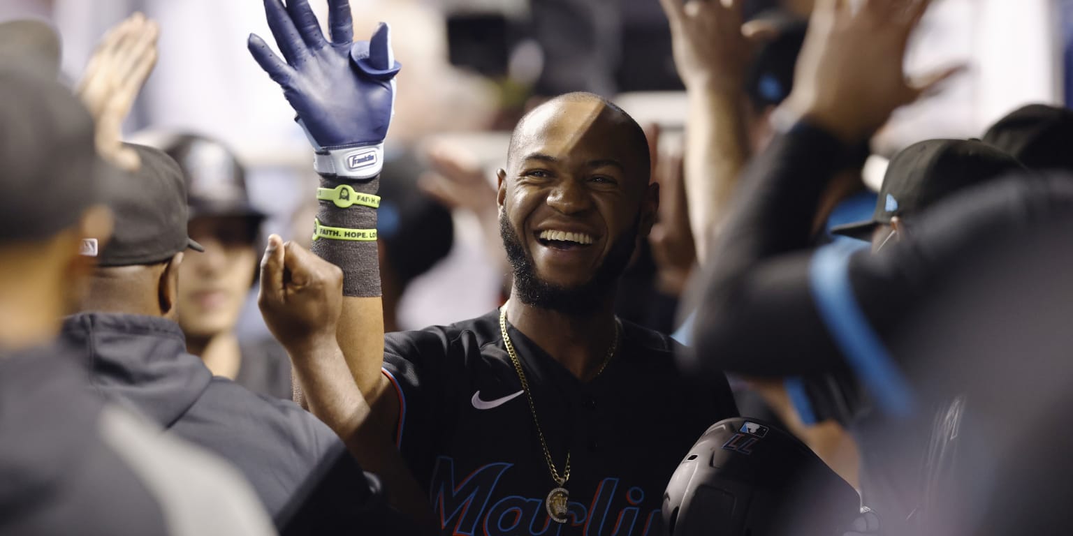 Marlins Defeat Cubs 3-1 Behind Stowers' Two Home Runs And Weathers' Strong Pitching Marlins Defeat Cubs 3-1 Behind Stowers' Two Home Runs And Weathers' Strong Pitching
