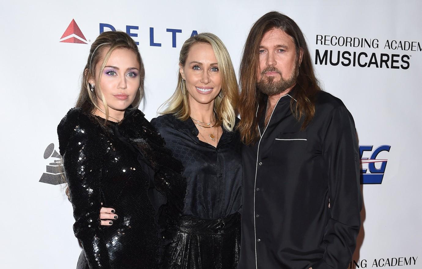 Miley Cyrus Distances Herself From Billy Ray Amid Family Drama Miley Cyrus Distances Herself From Billy Ray Amid Family Drama