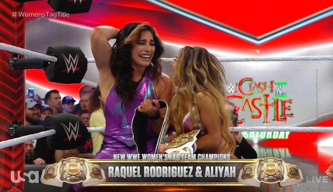 Monday Night RAW Crowns New Women's Tag Team Champions Monday Night RAW Crowns New Women's Tag Team Champions