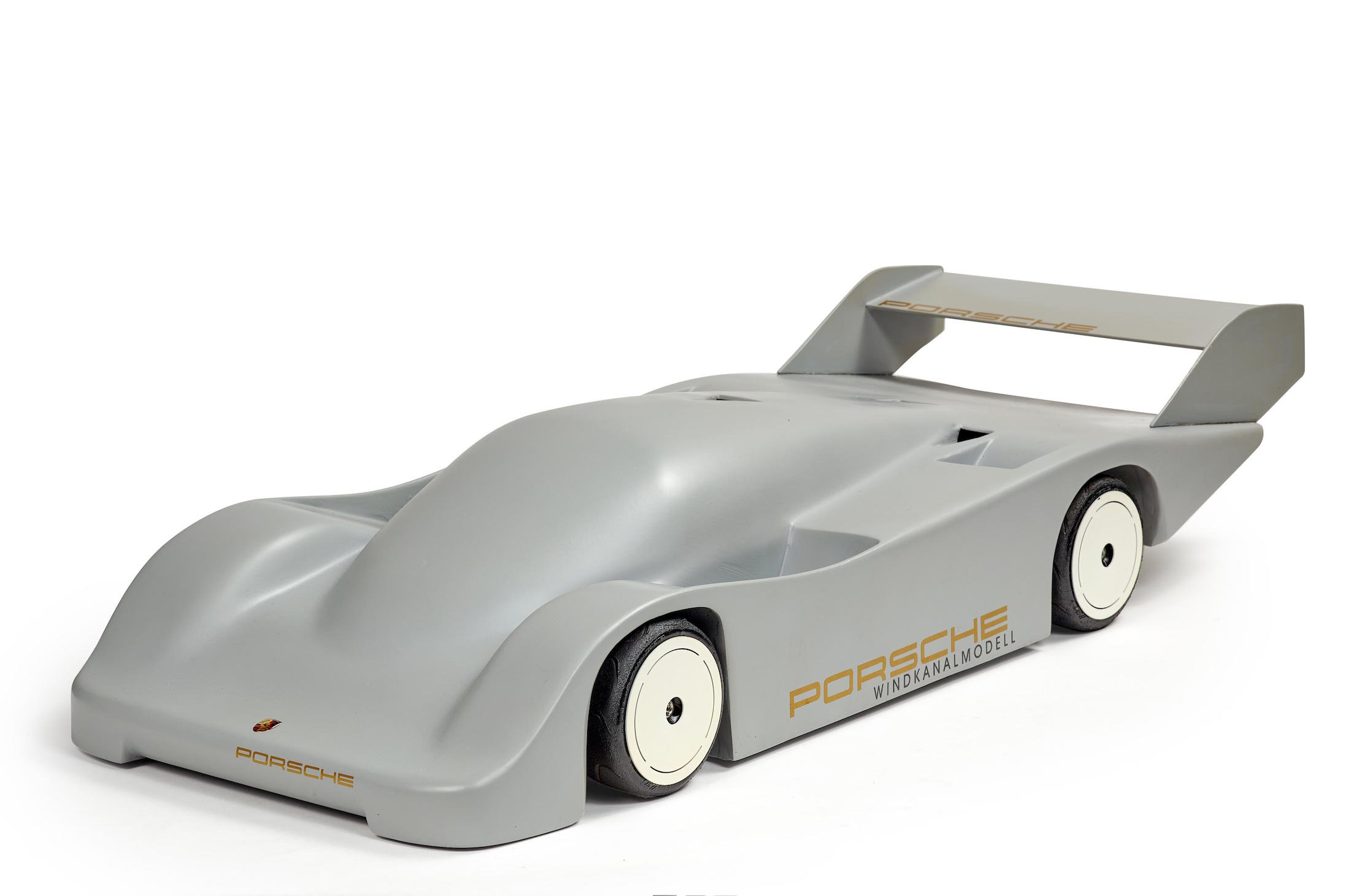 Müzede Porsche 956'nın Tavan Sergilemesi: Teknik Açıklamalar Müzede Porsche 956'nın Tavan Sergilemesi: Teknik Açıklamalar