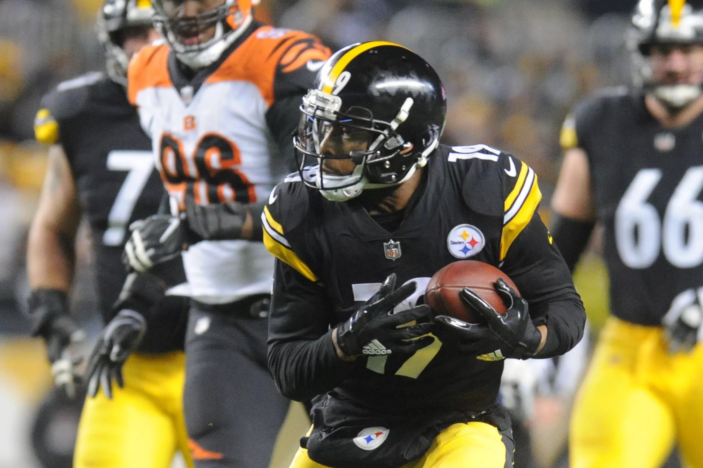 Multiple Teams Eyeing Pittsburgh Steelers Star Wide Receiver Multiple Teams Eyeing Pittsburgh Steelers Star Wide Receiver
