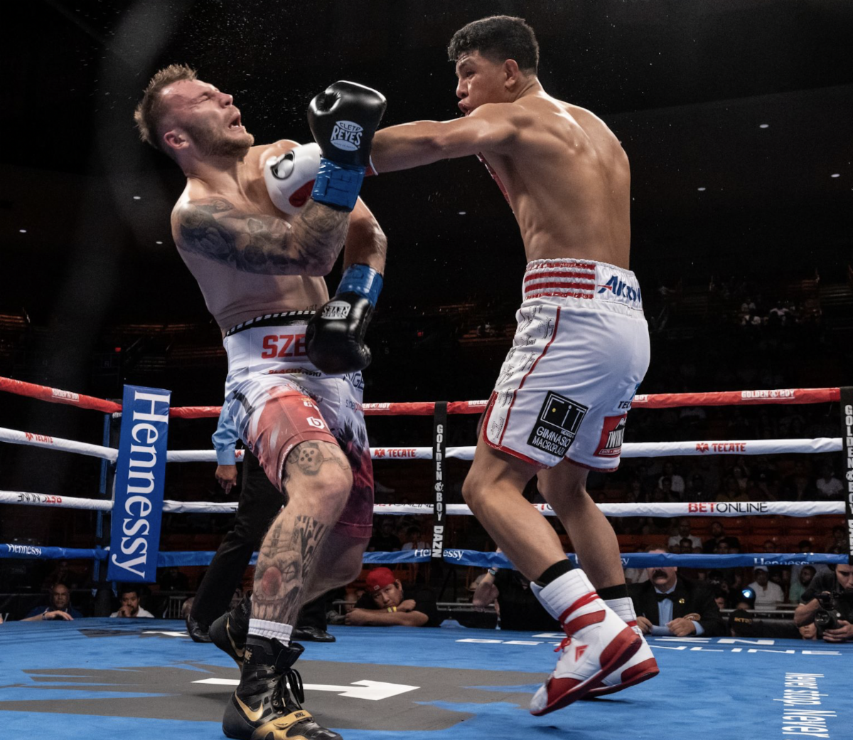 Munguia's Revenge: Decision Victory Against Carrer After KO Defeat Munguia's Revenge: Decision Victory Against Carrer After KO Defeat