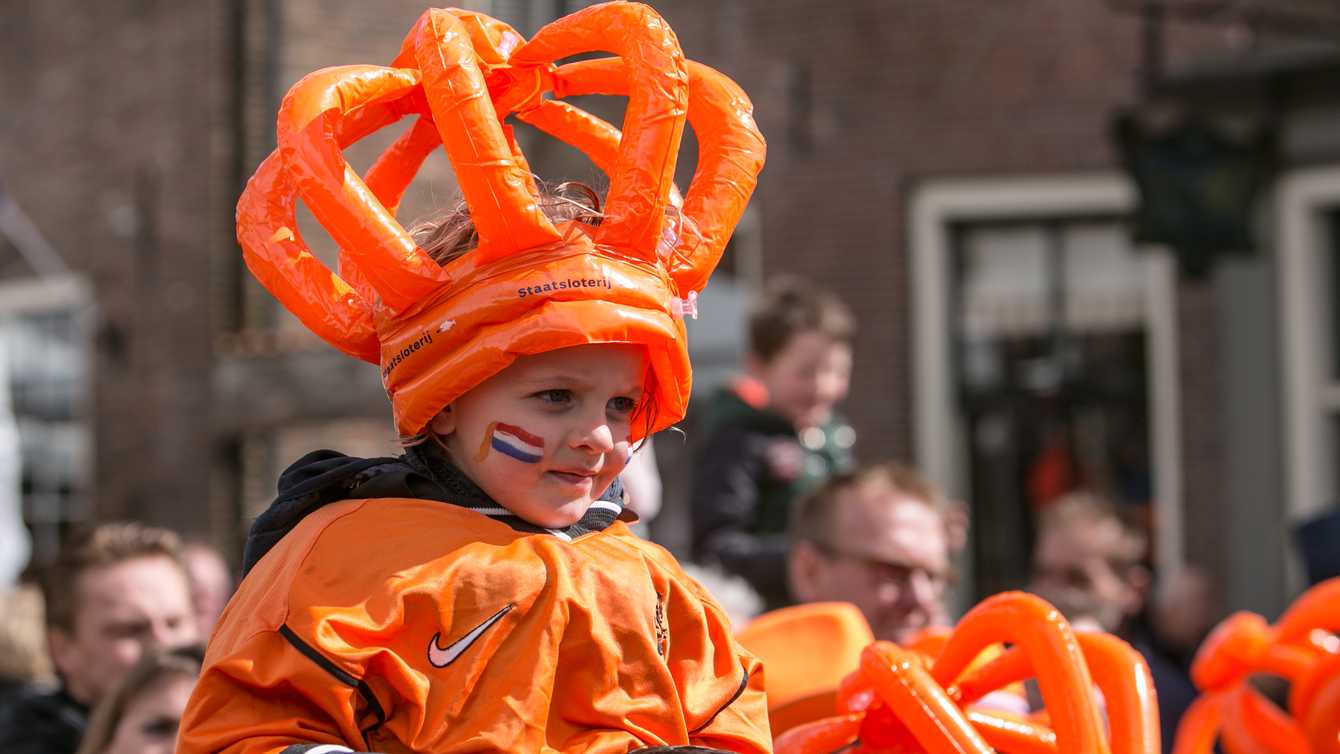 Nederlandse Fans En De Oranjegekte In Liverpool: Een Mogelijke Titel Viering Nederlandse Fans En De Oranjegekte In Liverpool: Een Mogelijke Titel Viering