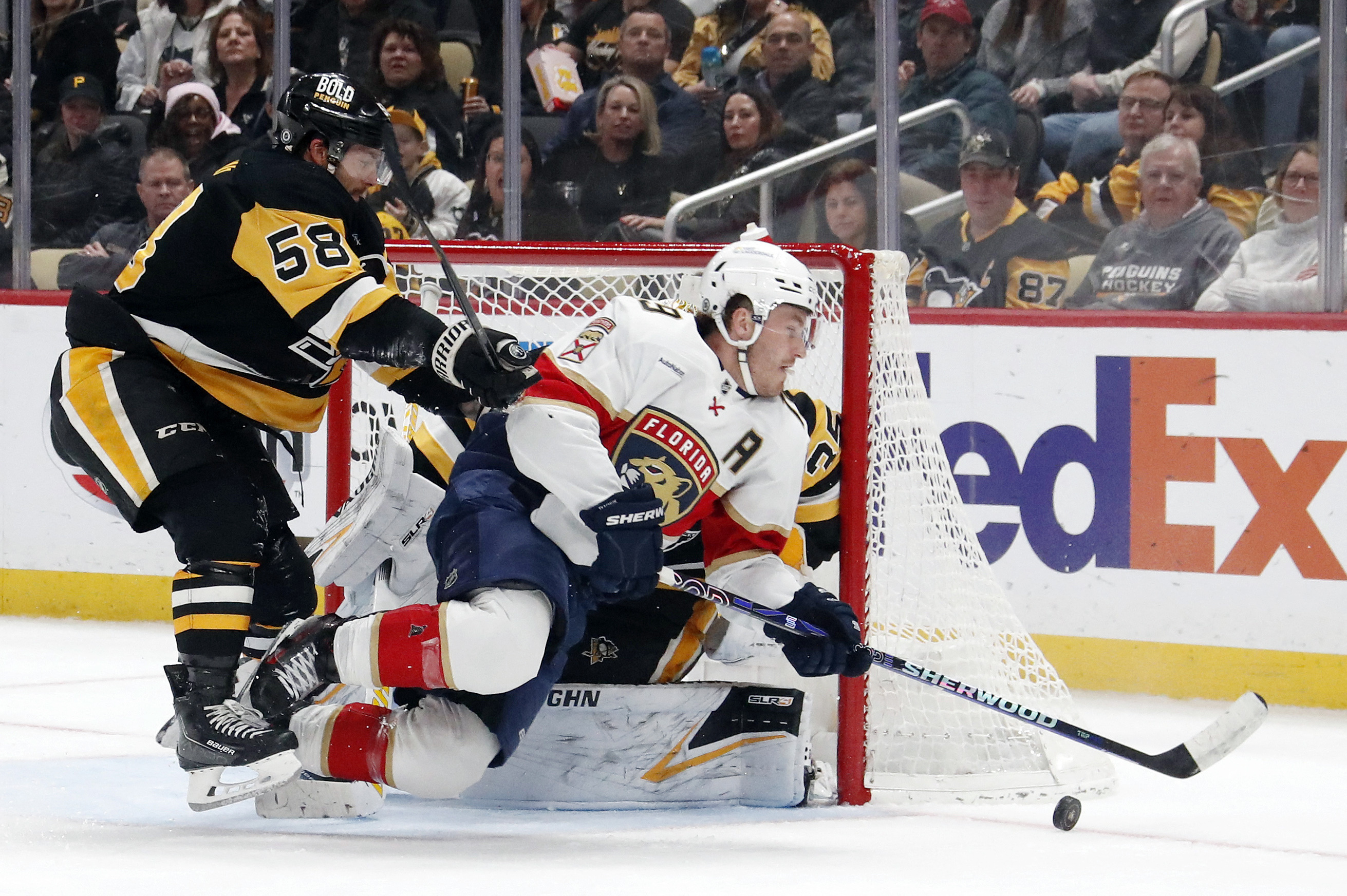 NHL Roundup: Panthers' 3rd-Period Rally, Avalanche Rout NHL Roundup: Panthers' 3rd-Period Rally, Avalanche Rout
