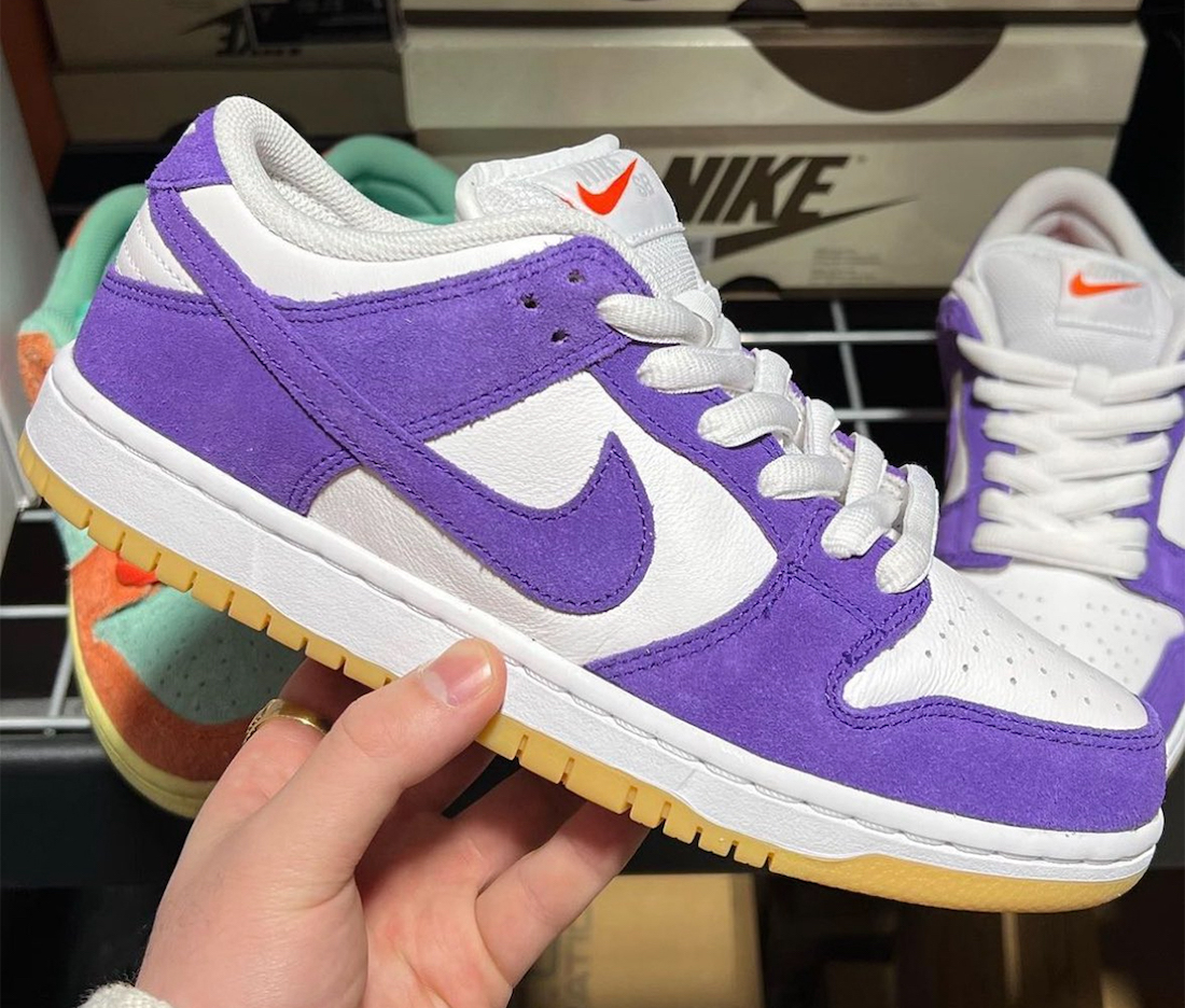 Nike Air, Dunks, Jordans Sale: Foot Locker Offers Up To 40% Off Select Styles Nike Air, Dunks, Jordans Sale: Foot Locker Offers Up To 40% Off Select Styles