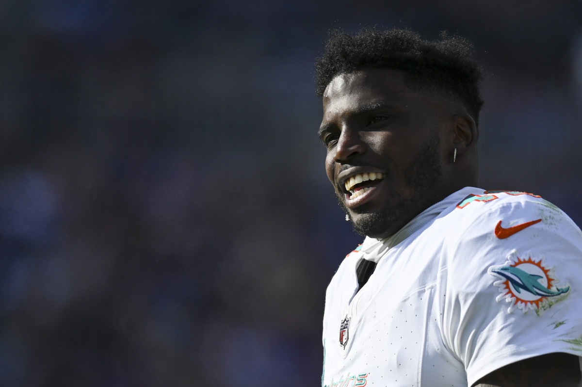 Olympic Legend Michael Johnson: Tyreek Hill Vs. Noah Lyles Isn't A Fair Race Olympic Legend Michael Johnson: Tyreek Hill Vs. Noah Lyles Isn't A Fair Race