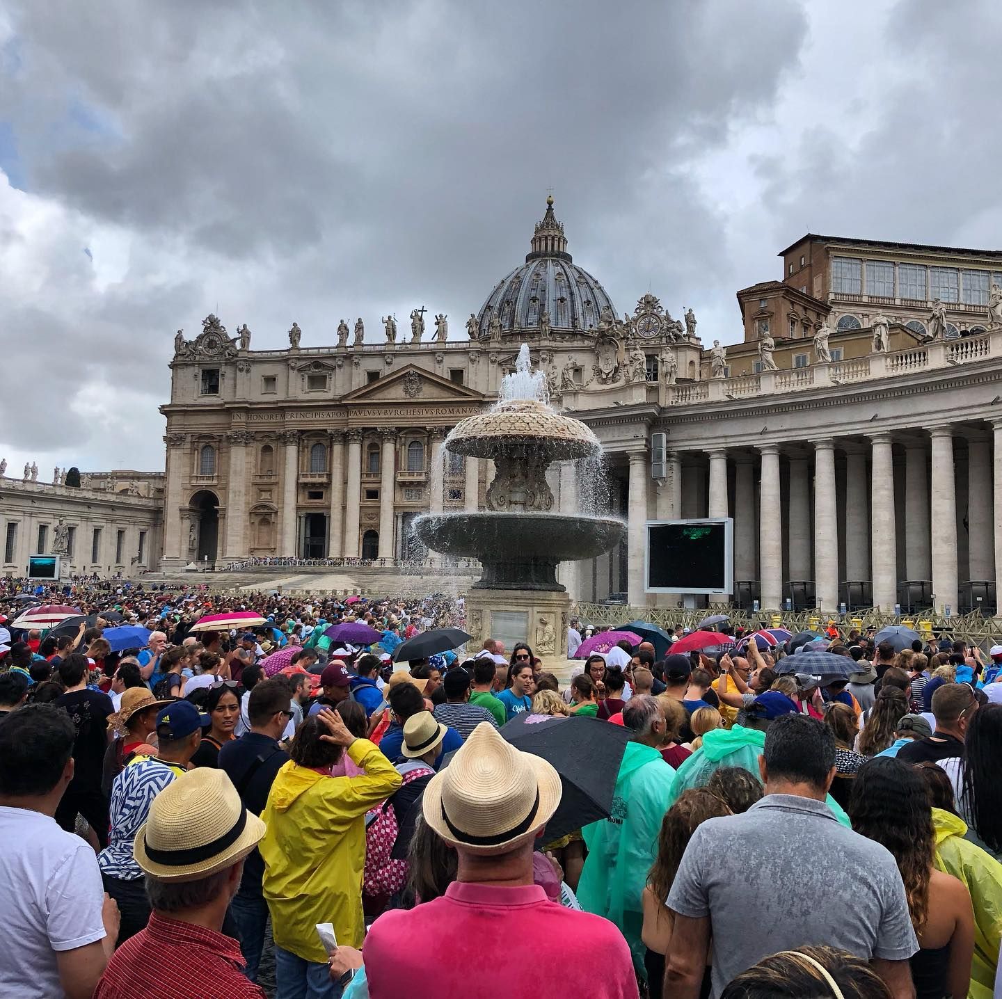Papa Francisco: Fiéis Pernoitam No Vaticano Antes Do Funeral Papa Francisco: Fiéis Pernoitam No Vaticano Antes Do Funeral