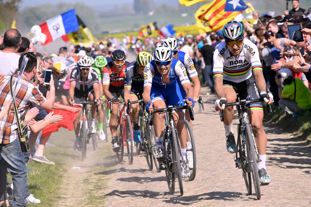 Paris-Roubaix Spectator Surrenders After Throwing Bottle At Van Der Poel Paris-Roubaix Spectator Surrenders After Throwing Bottle At Van Der Poel