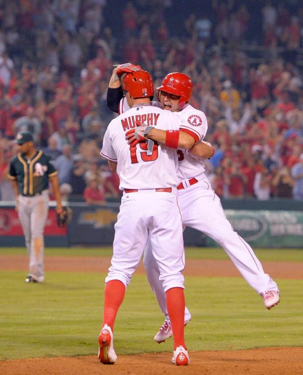 Pari's Walk-Off Homer Secures Angels' Win Over White Sox Despite Rain Pari's Walk-Off Homer Secures Angels' Win Over White Sox Despite Rain