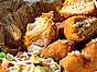 Perfekta Kycklingnuggets: Friterade I Majsflingor & Serverade Med Kålsallad Perfekta Kycklingnuggets: Friterade I Majsflingor & Serverade Med Kålsallad