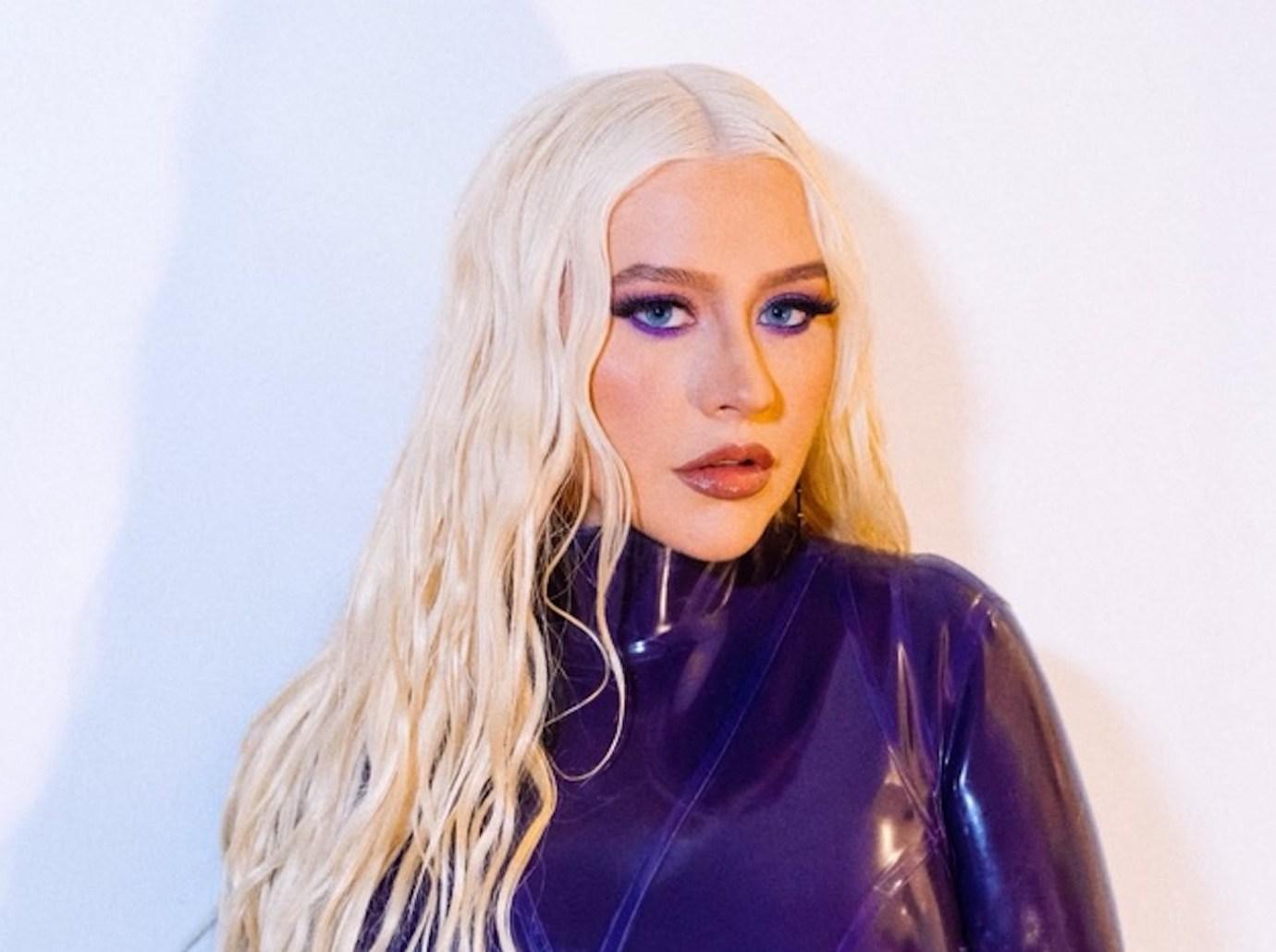 Photoshop Controversy: Christina Aguilera's Unrecognizable New Look Photoshop Controversy: Christina Aguilera's Unrecognizable New Look