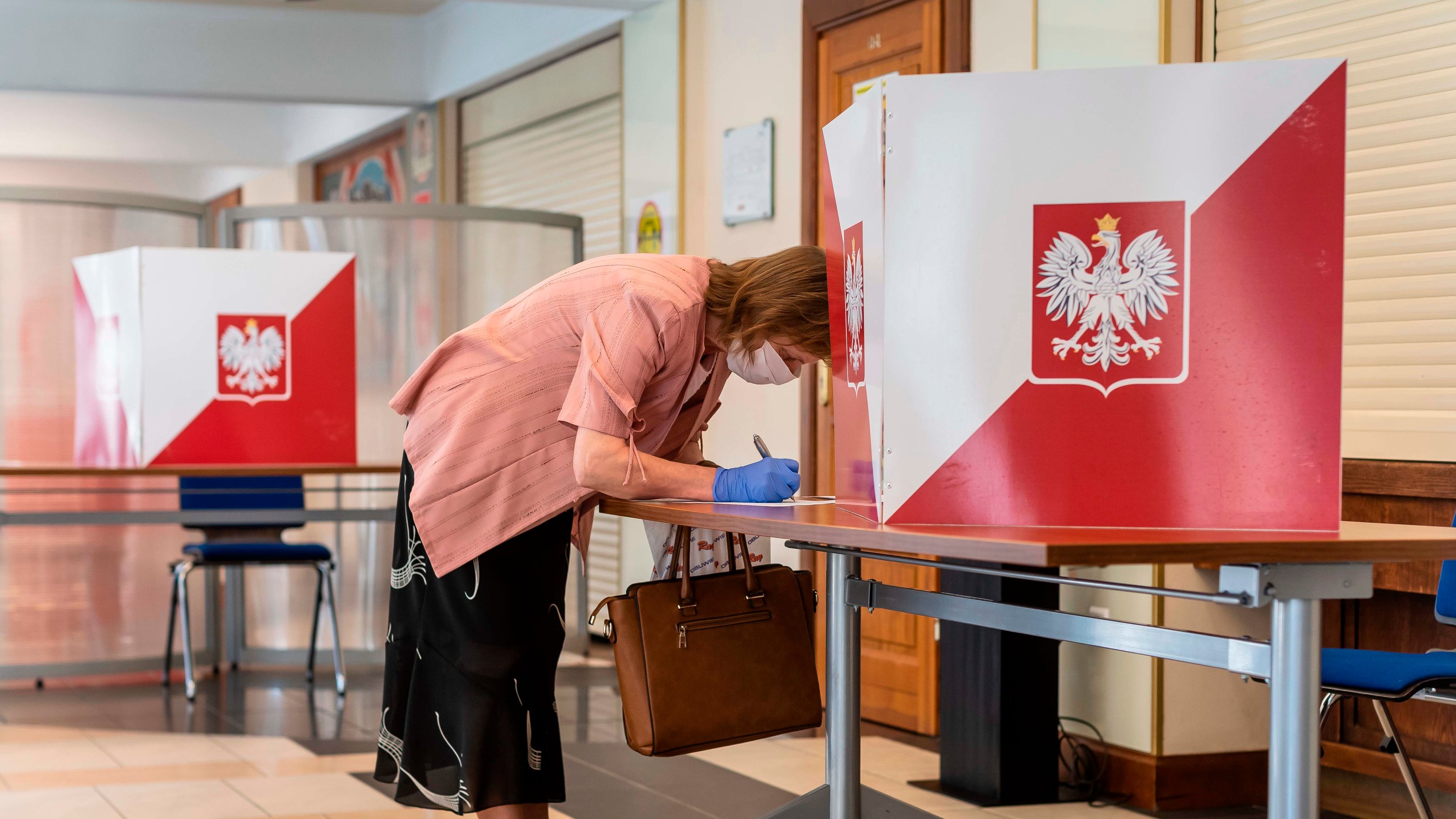 Poland Election: The Runoff's Impact On European Right-Wing Politics Poland Election: The Runoff's Impact On European Right-Wing Politics