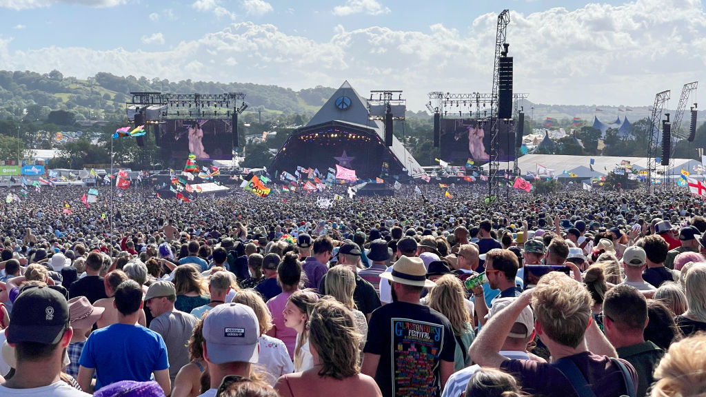 Poor Glastonbury 2025 Headliners Leave Fans Disappointed Poor Glastonbury 2025 Headliners Leave Fans Disappointed