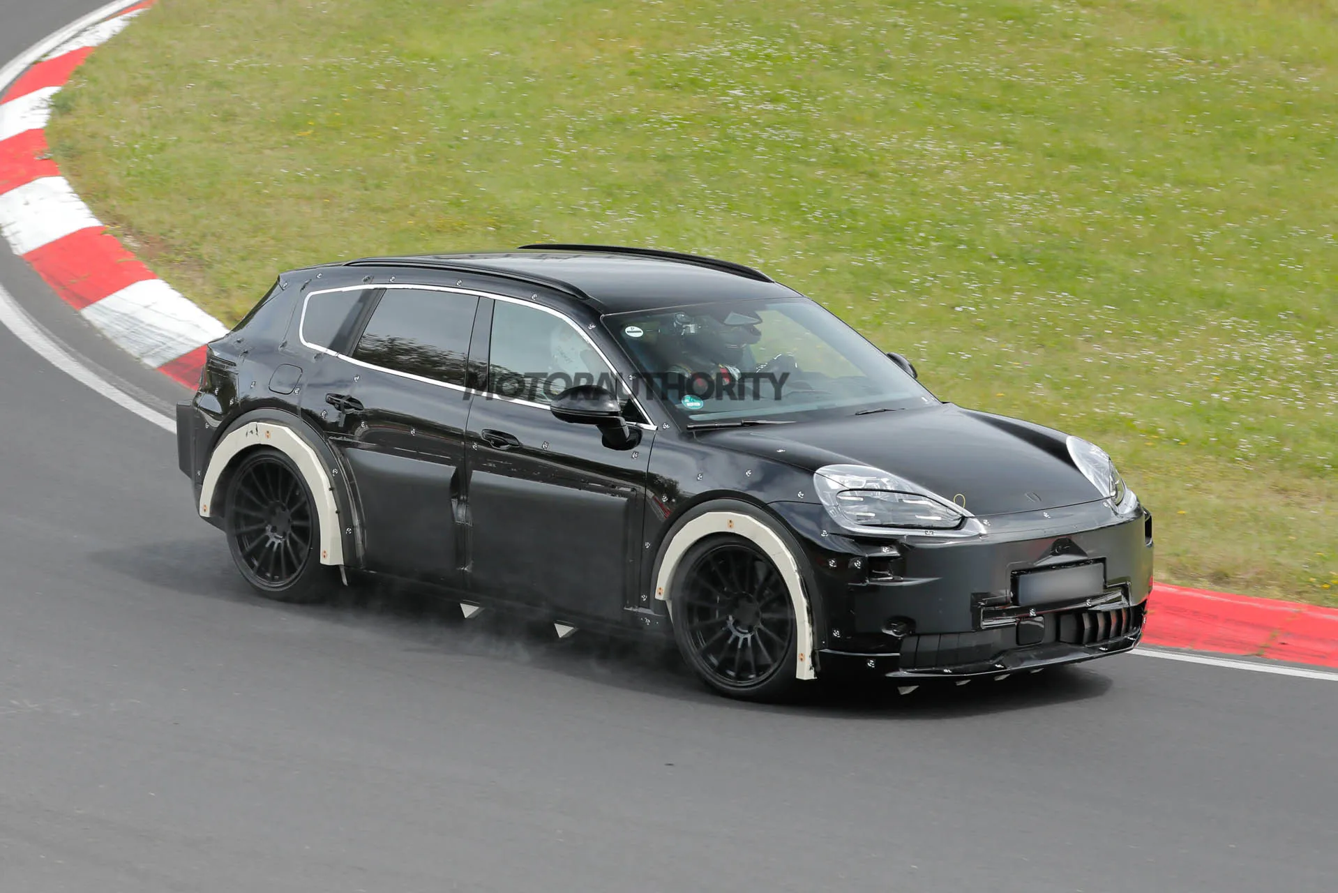 Porsche Cayenne EV 2026: Leaked Spy Shots Offer Early Insights Porsche Cayenne EV 2026: Leaked Spy Shots Offer Early Insights