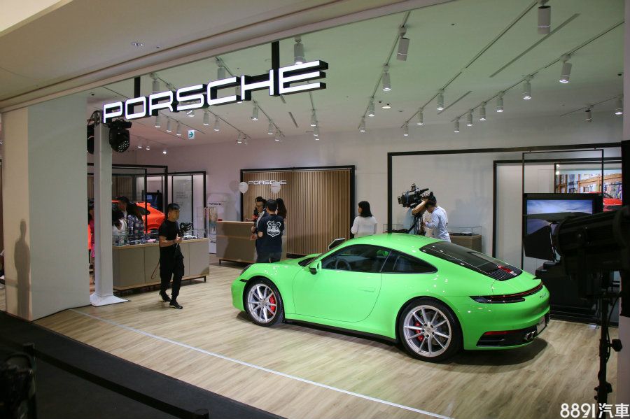 快來體驗!新北Porsche NOW概念店:Labubu與Porsche的絕妙融合 快來體驗!新北Porsche NOW概念店:Labubu與Porsche的絕妙融合