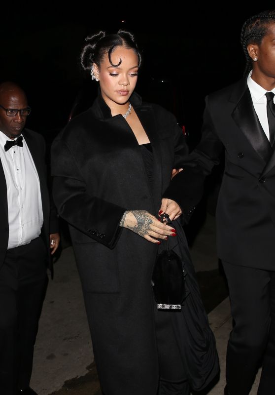 Post-Wildfire Reopening: Rihanna Spotted Dining At Giorgio Baldi Post-Wildfire Reopening: Rihanna Spotted Dining At Giorgio Baldi