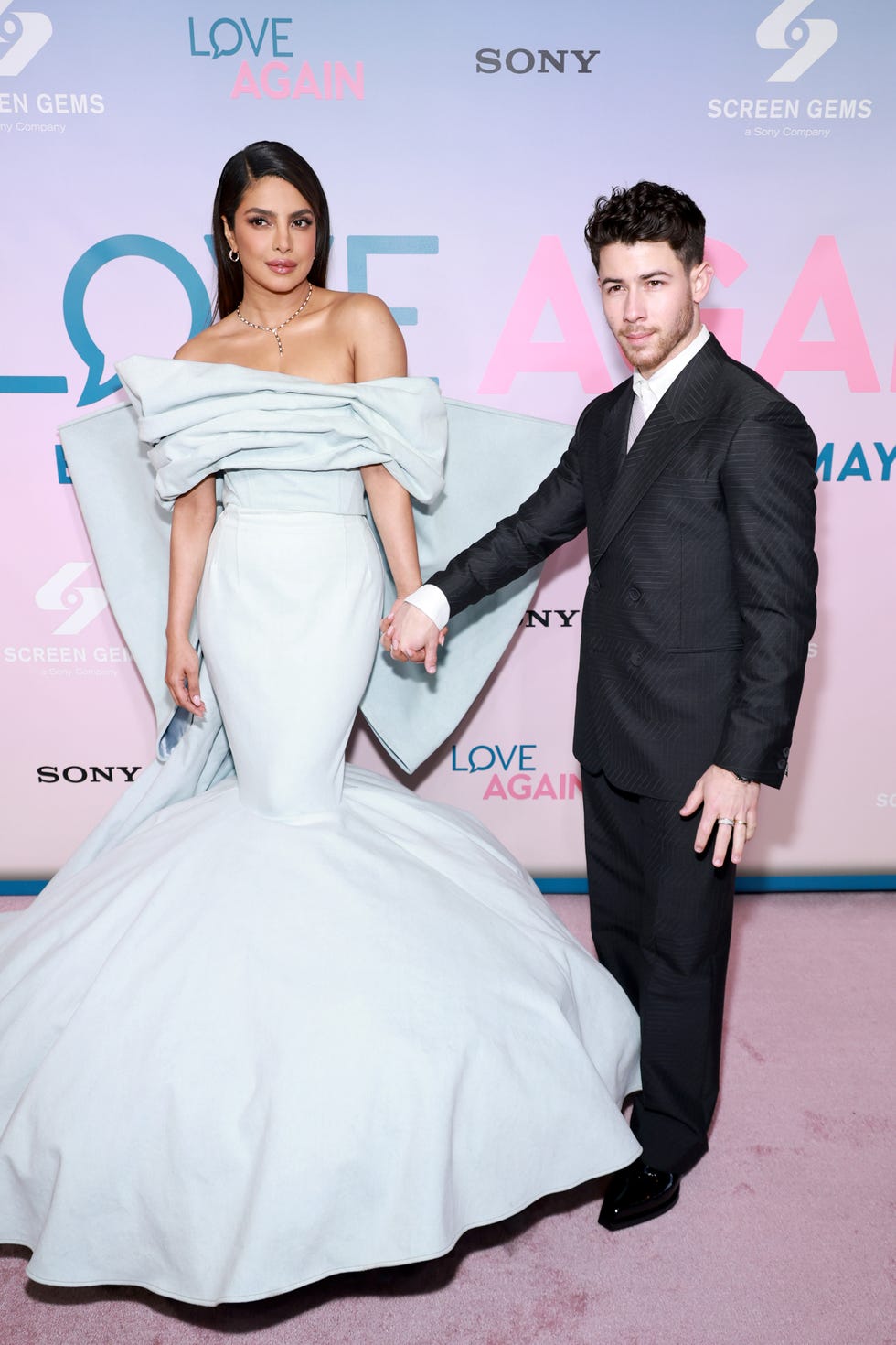 Priyanka Chopra & Nick Jonas: A Closer Look At Their Holi Festivities Priyanka Chopra & Nick Jonas: A Closer Look At Their Holi Festivities