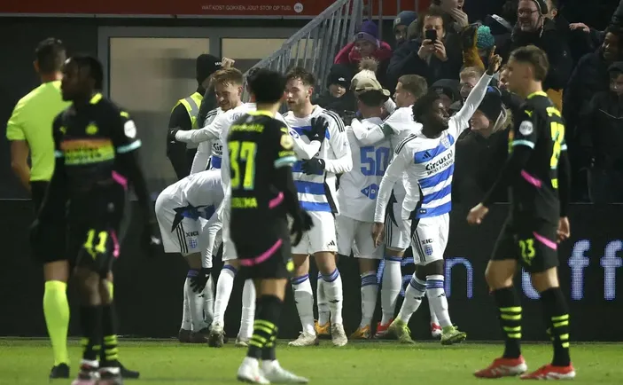 PSV Kampiun Liga Belanda: Kemenangan 3-1 Atas Sparta Rotterdam PSV Kampiun Liga Belanda: Kemenangan 3-1 Atas Sparta Rotterdam