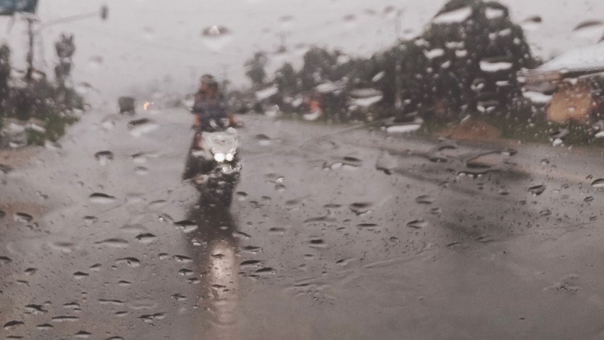 Ramalan Cuaca Jawa Barat: Hujan Diprediksi Hingga Sore 7 Mei Ramalan Cuaca Jawa Barat: Hujan Diprediksi Hingga Sore 7 Mei