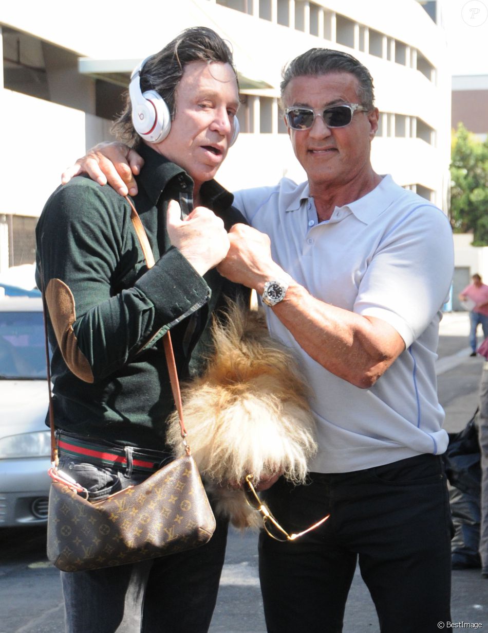 Rencontre Avec Sylvester Stallone : Une Exposition D'art Inattendue Rencontre Avec Sylvester Stallone : Une Exposition D'art Inattendue