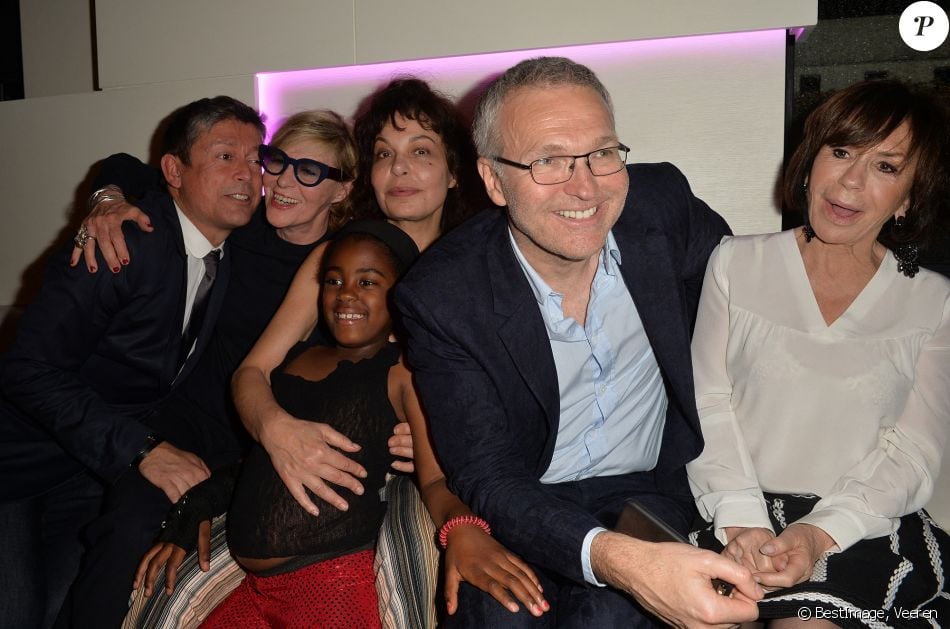 Révélation Mask Singer 2025 : L'Autruche, Une Célébrité Connue De Chantal Ladesou Et Laurent Ruquier Révélation Mask Singer 2025 : L'Autruche, Une Célébrité Connue De Chantal Ladesou Et Laurent Ruquier