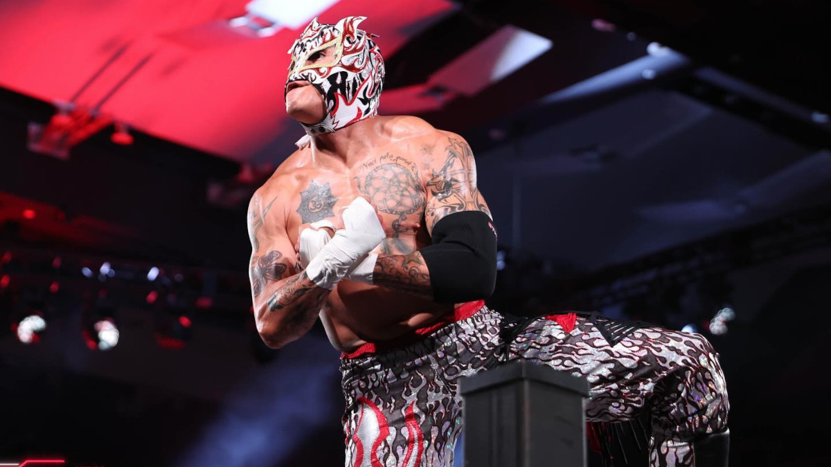 Rey Fenix's WWE SmackDown Debut: Ring Name Revealed Rey Fenix's WWE SmackDown Debut: Ring Name Revealed