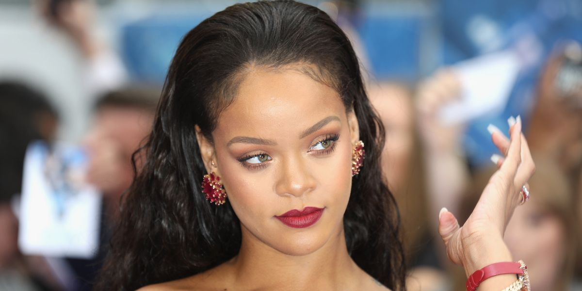 Rihanna Debuts Giant Engagement Ring, Rocks Cherry Red Heels Rihanna Debuts Giant Engagement Ring, Rocks Cherry Red Heels