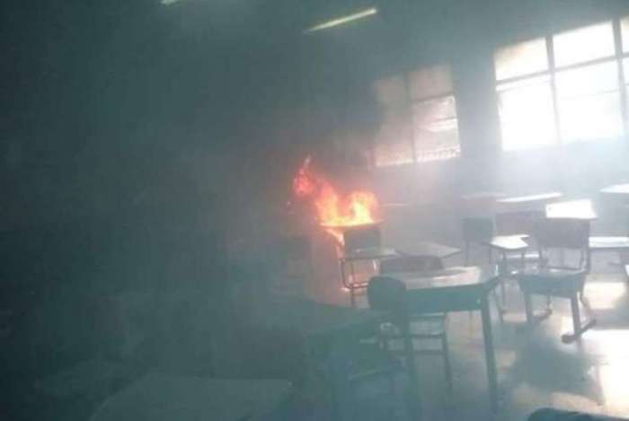 Rio De Janeiro: Incêndio Em Escola Na Tijuca Causa Tristeza E Indignação Rio De Janeiro: Incêndio Em Escola Na Tijuca Causa Tristeza E Indignação