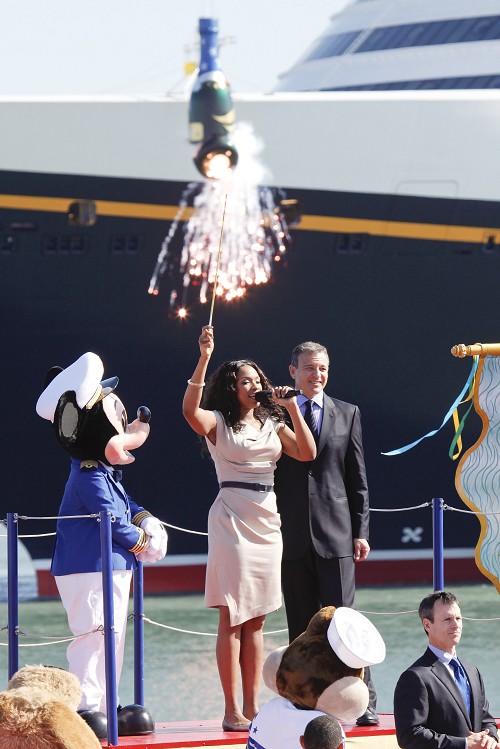 Robbie Williams' Malaga Concert: A Cruise Ship Christening Celebration Robbie Williams' Malaga Concert: A Cruise Ship Christening Celebration