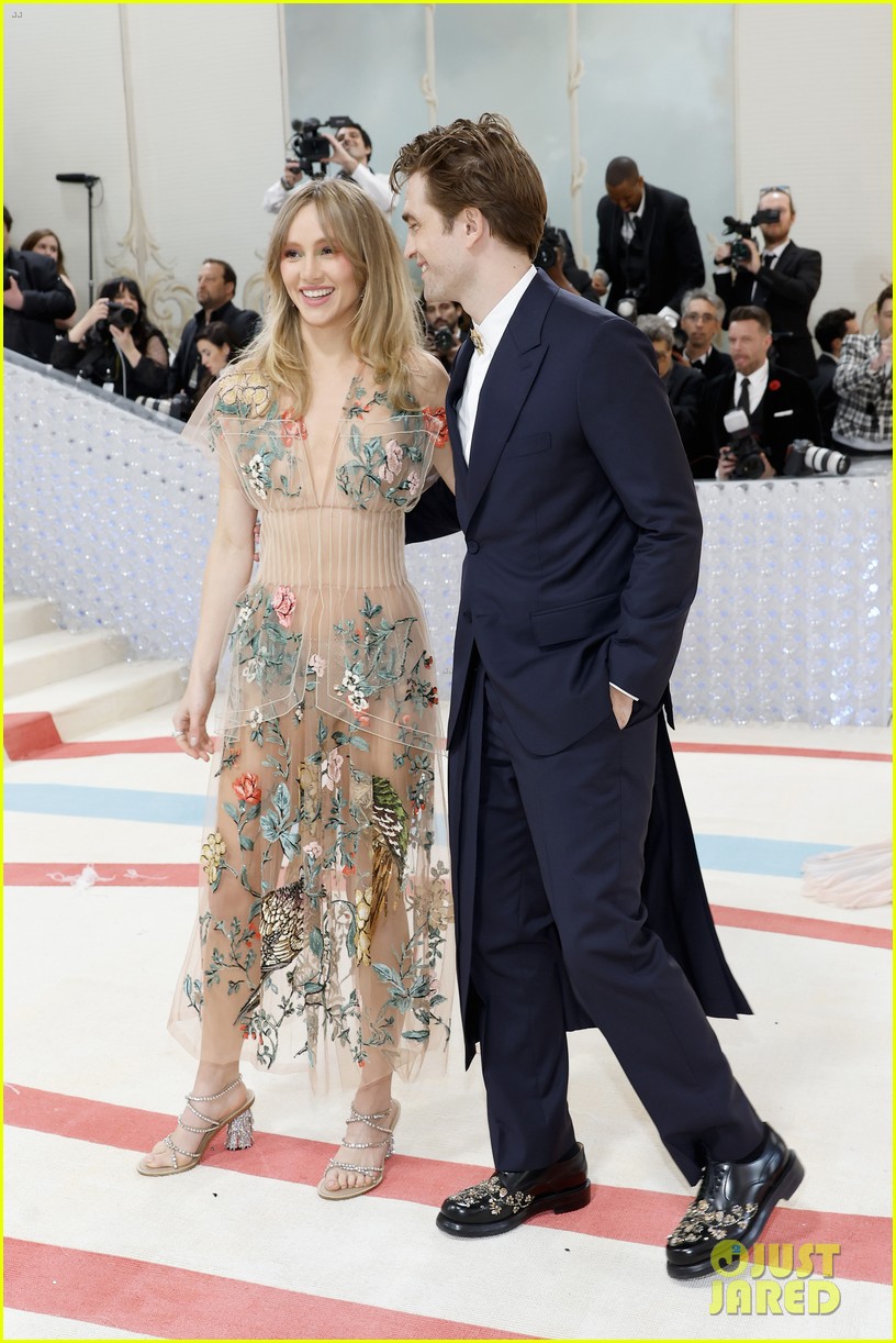 Robert Pattinson And Suki Waterhouse: Script Reading Session Robert Pattinson And Suki Waterhouse: Script Reading Session