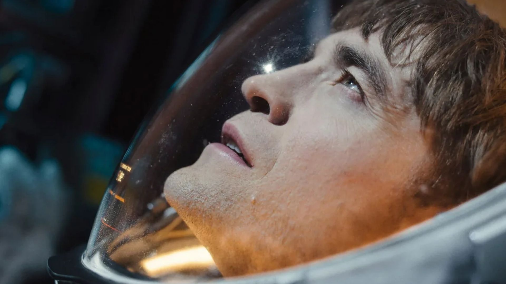 Robert Pattinson On Diaper Changing: Mickey 17 Premiere Interview Robert Pattinson On Diaper Changing: Mickey 17 Premiere Interview