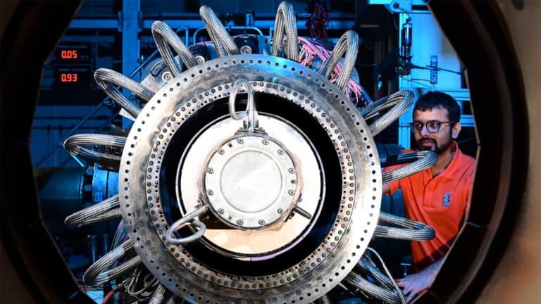 Rolls-Royce Maintains 2025 Outlook Despite Tariff Challenges Rolls-Royce Maintains 2025 Outlook Despite Tariff Challenges
