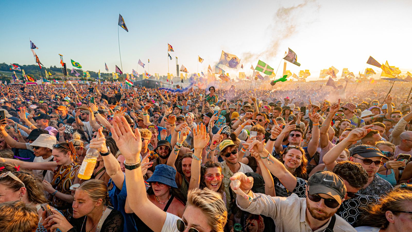 Save Money At Glastonbury: Top Tip From Festival Veterans Save Money At Glastonbury: Top Tip From Festival Veterans