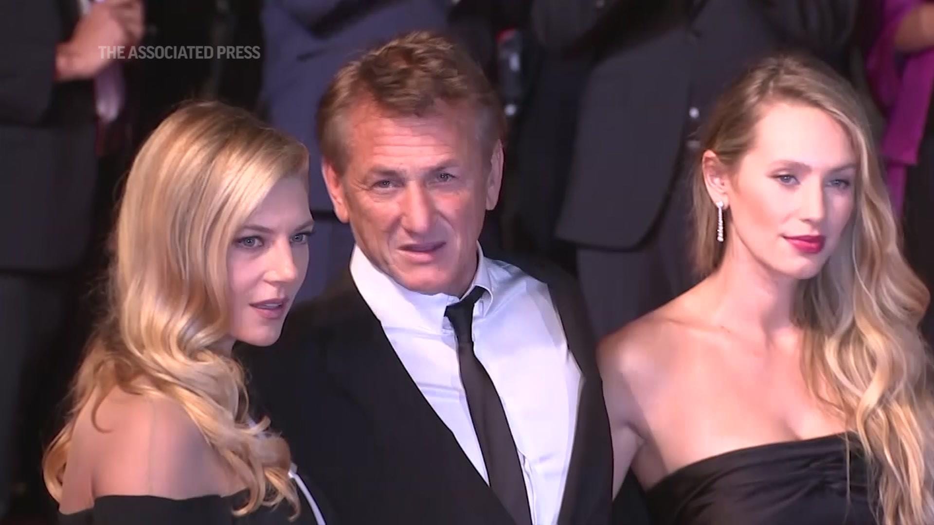 Sean Penn Casts Doubt On Woody Allen's Alleged Abuse Of Dylan Farrow Sean Penn Casts Doubt On Woody Allen's Alleged Abuse Of Dylan Farrow